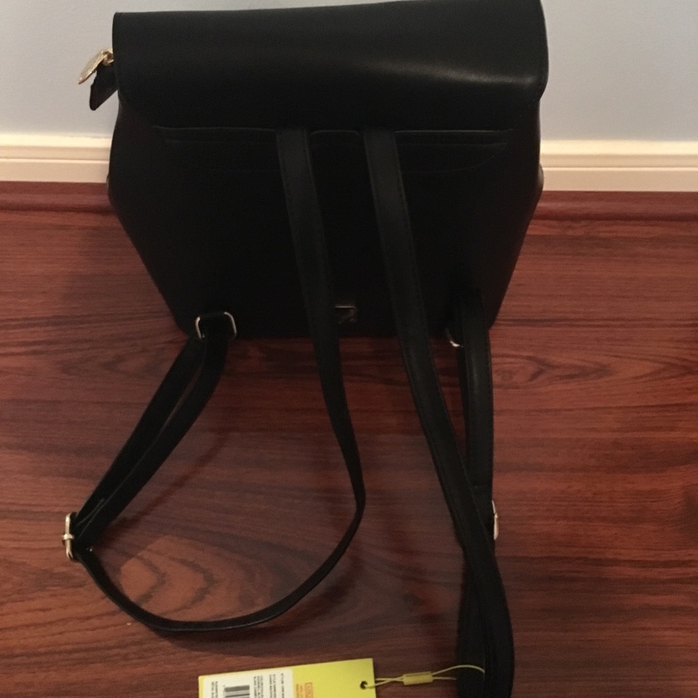 Backpack - Picture 2 of 5